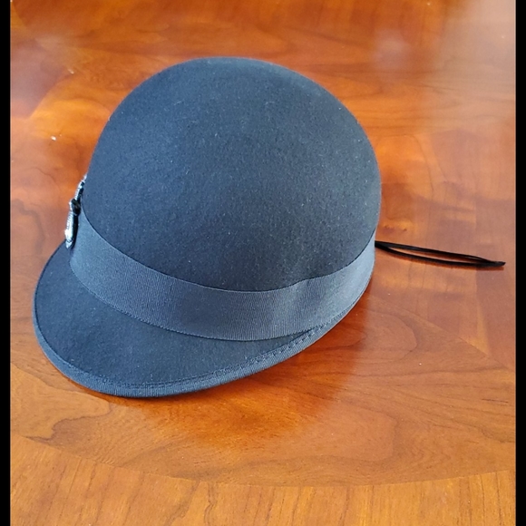 Saks Fith Avenue black hat - Picture 3 of 7